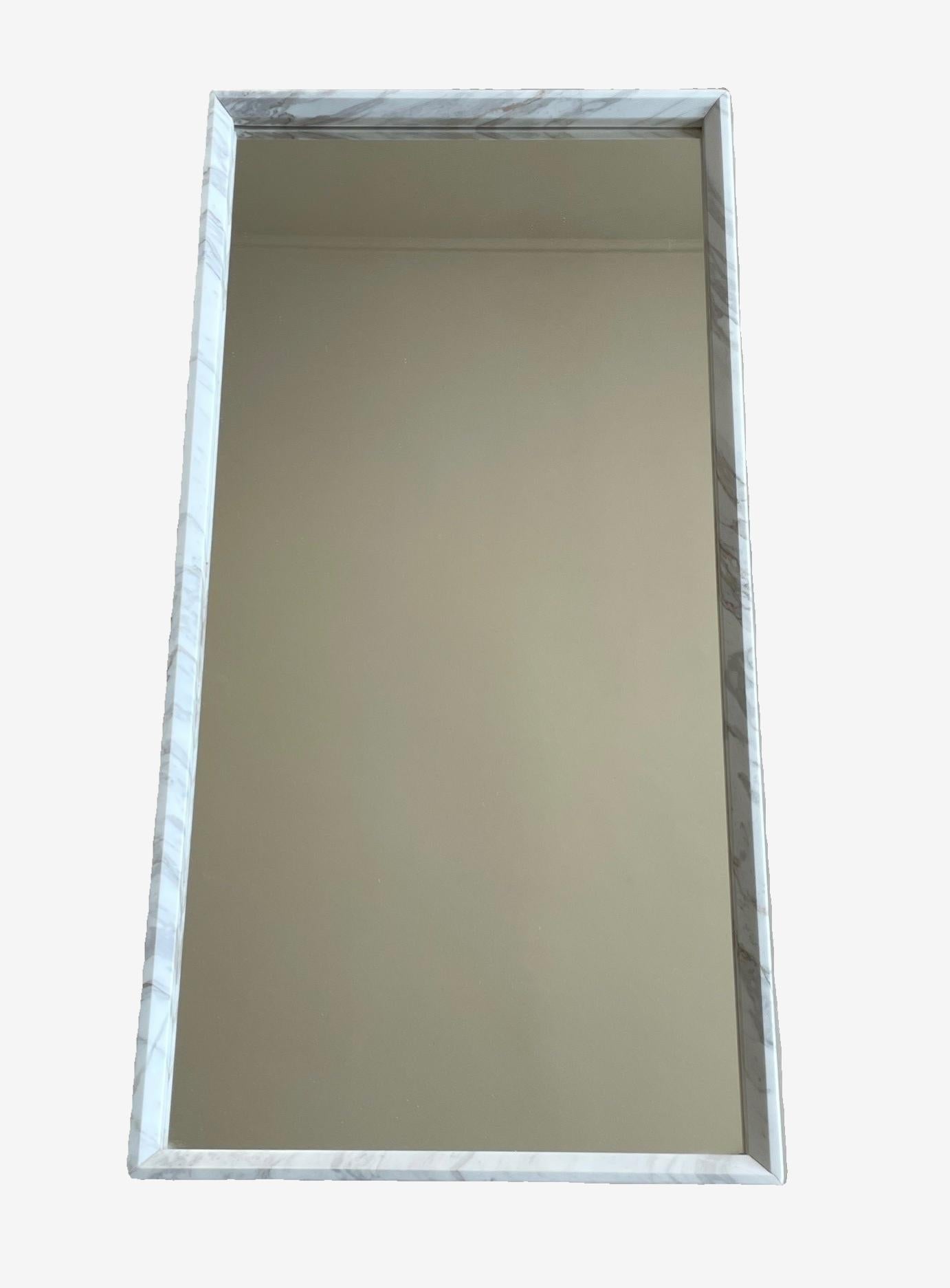 Rectangular mirror in White Arabescatto marble